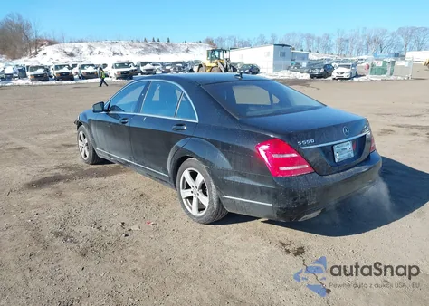 2010 Mercedes-Benz S 550 4Matic z USA, uszkodzony, nr VIN WDDNG8GB8AA317162